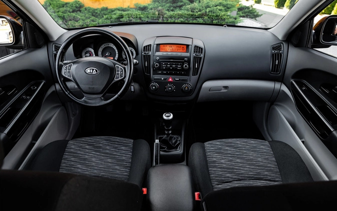 Kia Ceed cena 17900 przebieg: 162000, rok produkcji 2008 z Radom małe 529